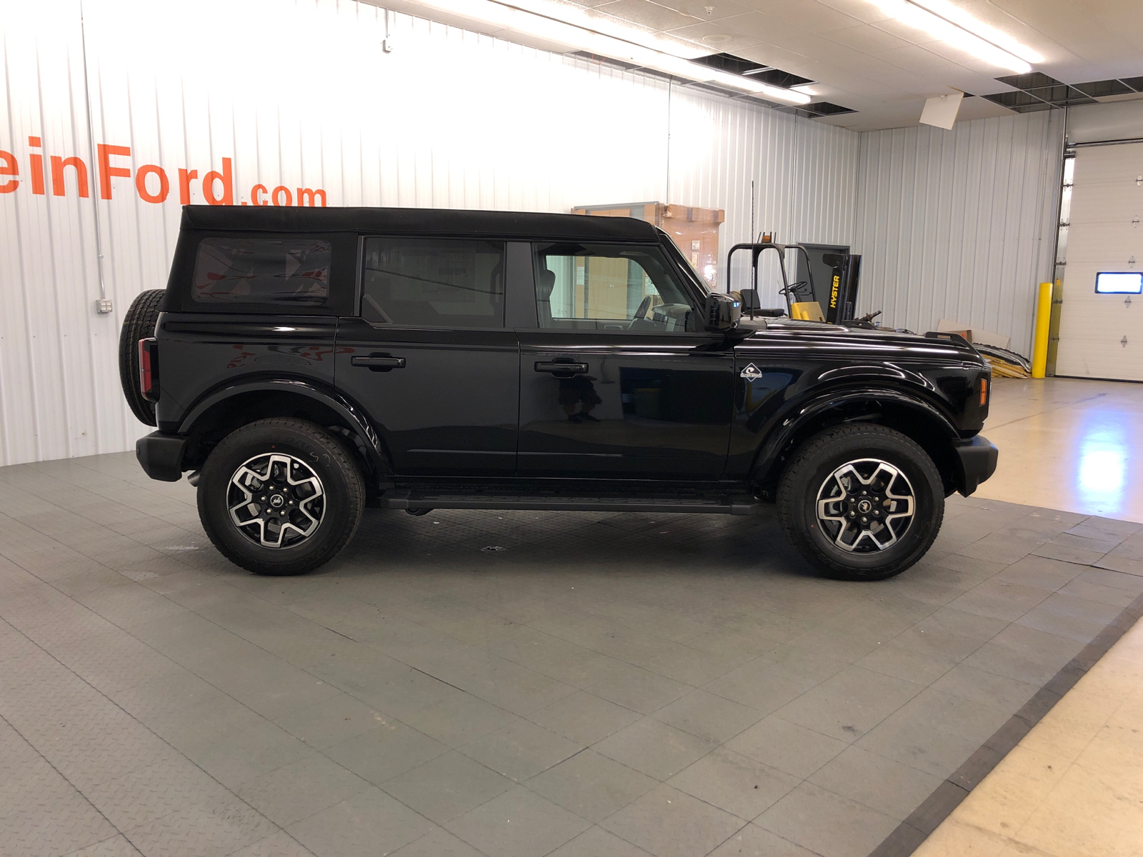 2024 Ford Bronco Outer Banks 11