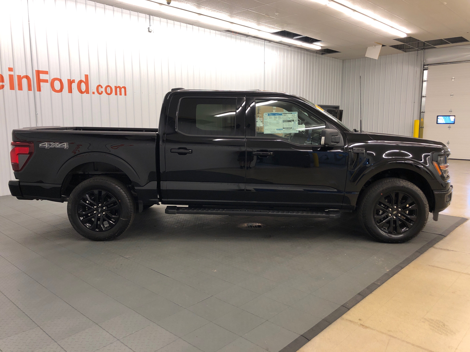 2024 Ford F-150 XLT 4WD SuperCrew 5.5 Box 12