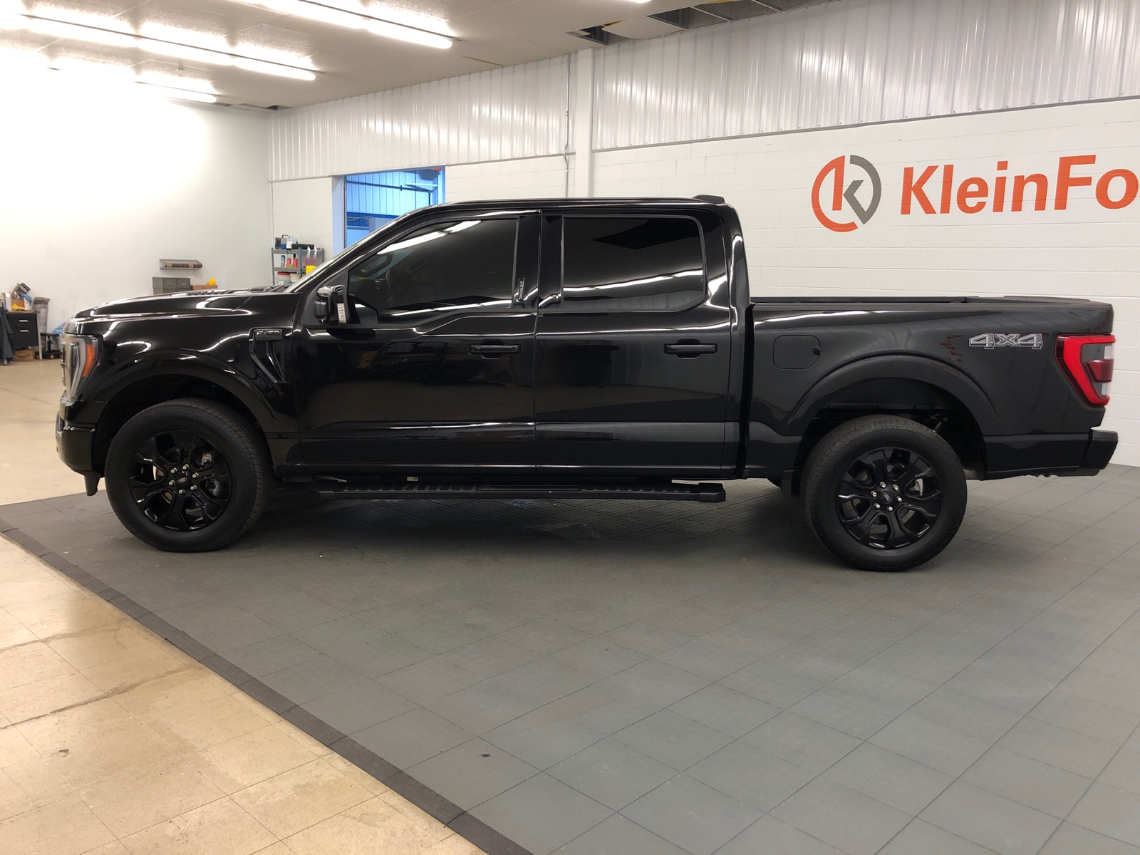 2023 Ford F-150 Lariat 4