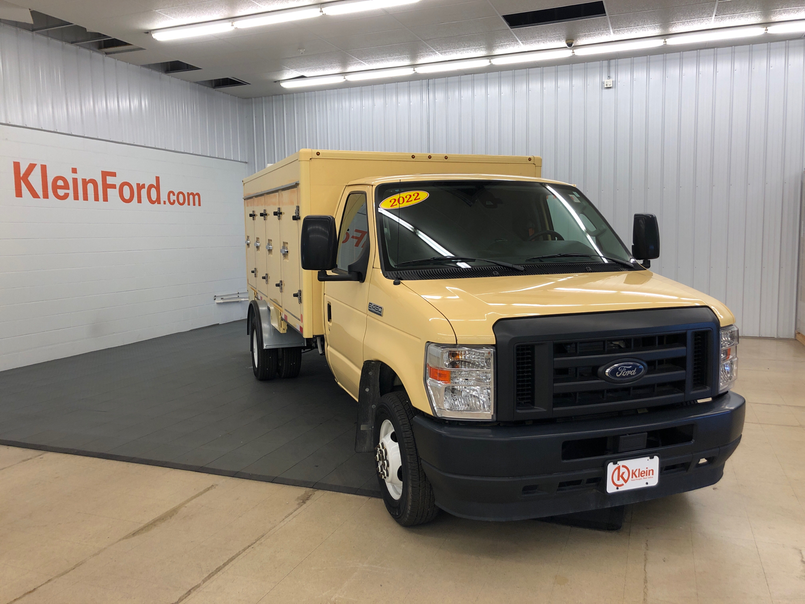 2022 Ford E450  1