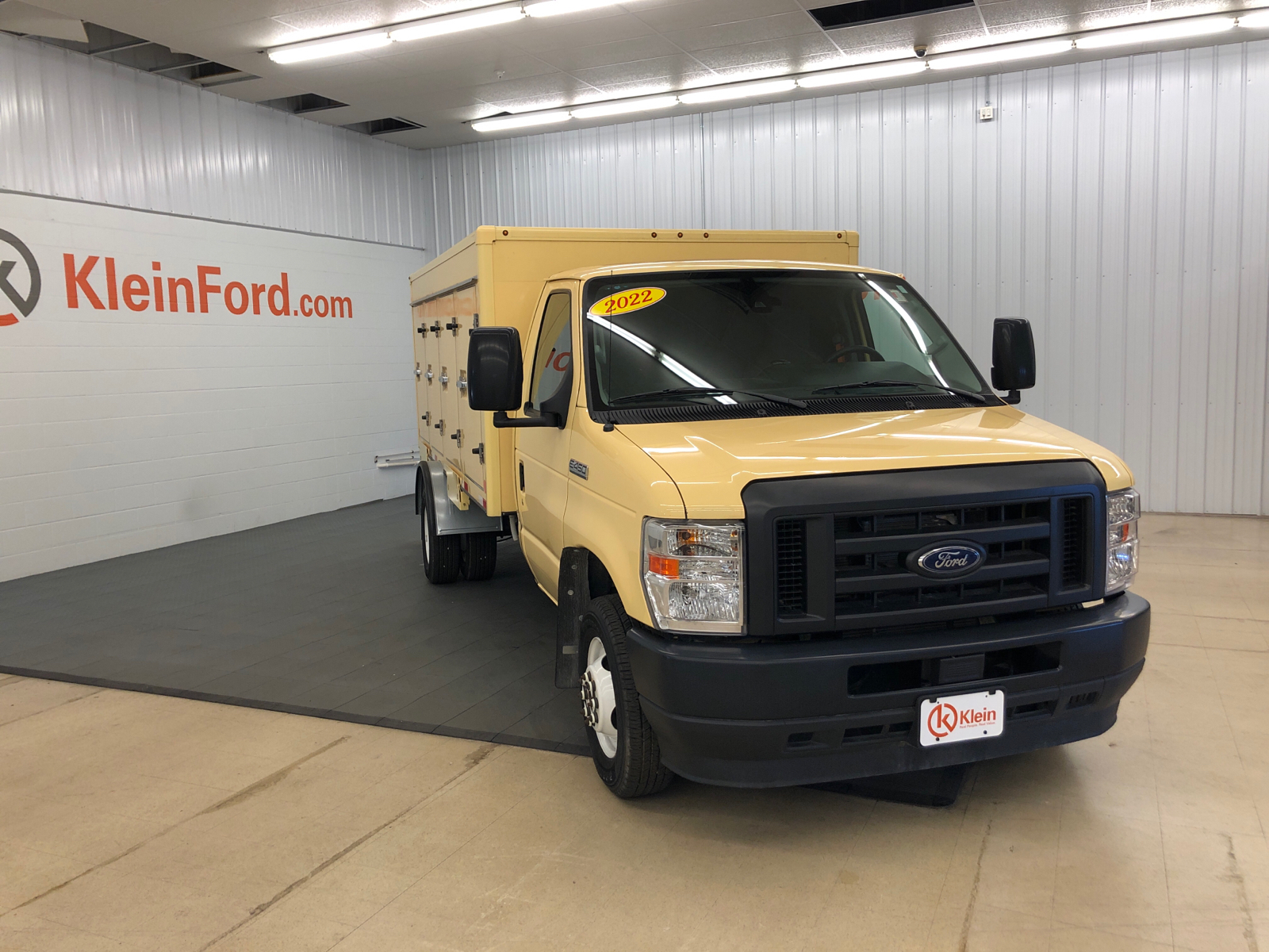 2022 Ford E450  1