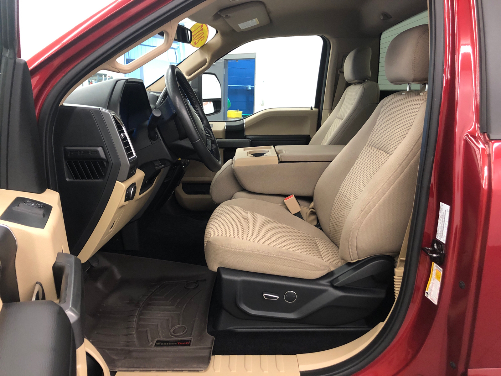 2017 Ford F-150 XLT 28