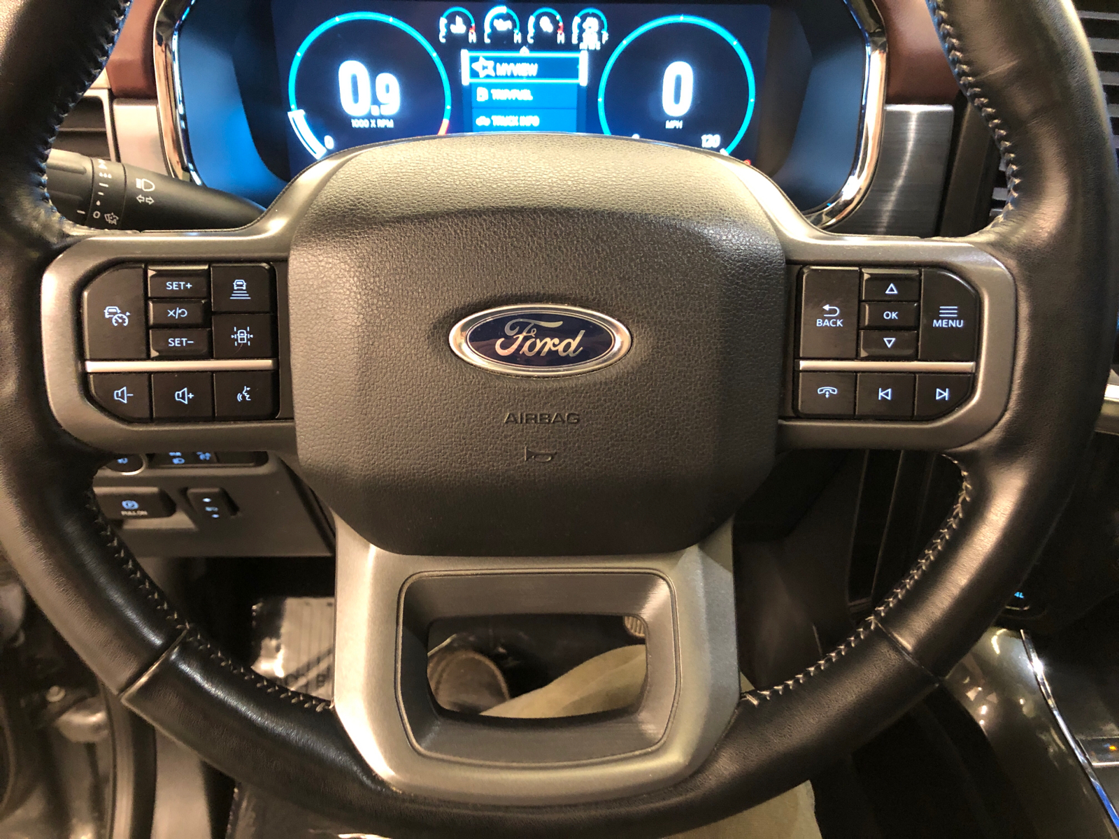 2022 Ford F-150 Lariat 19