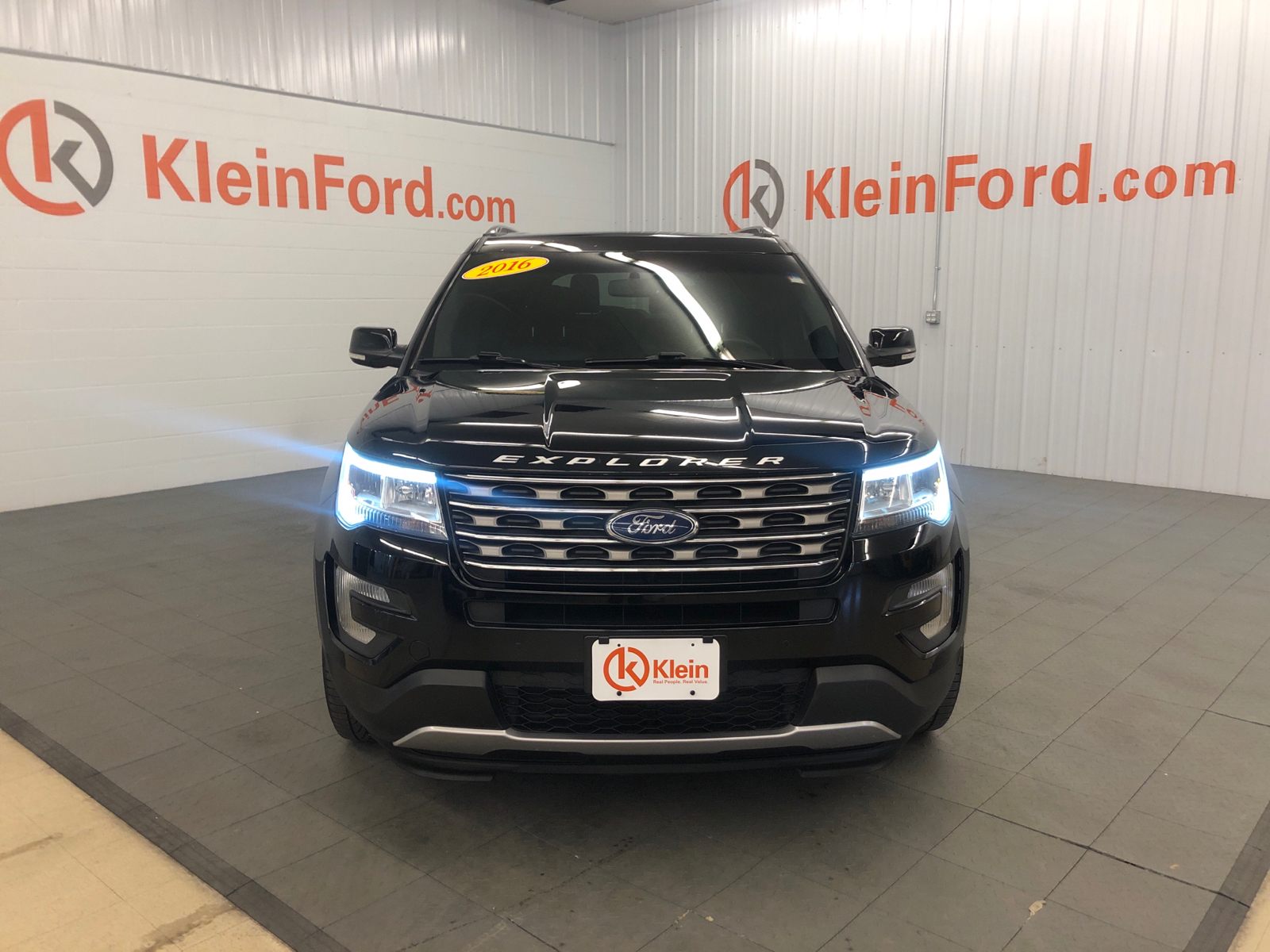 2016 Ford Explorer XLT 2