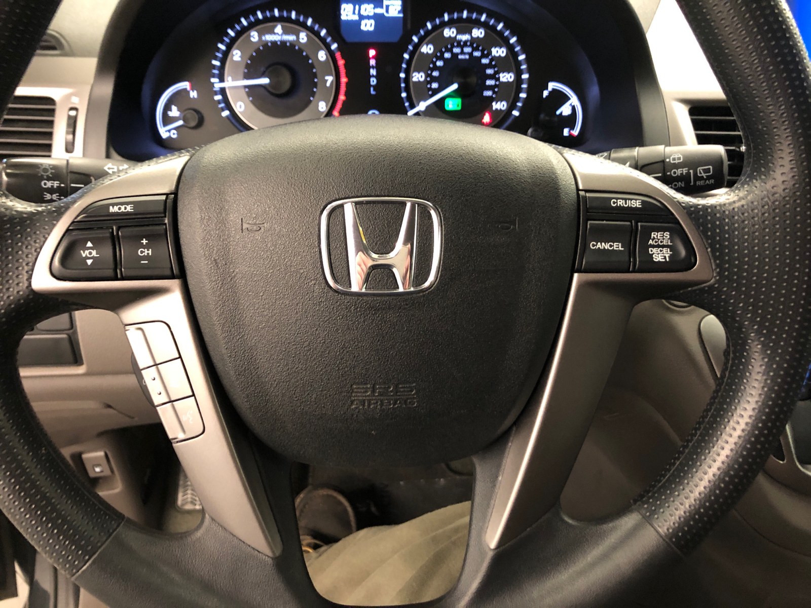 2016 Honda Odyssey SE 16