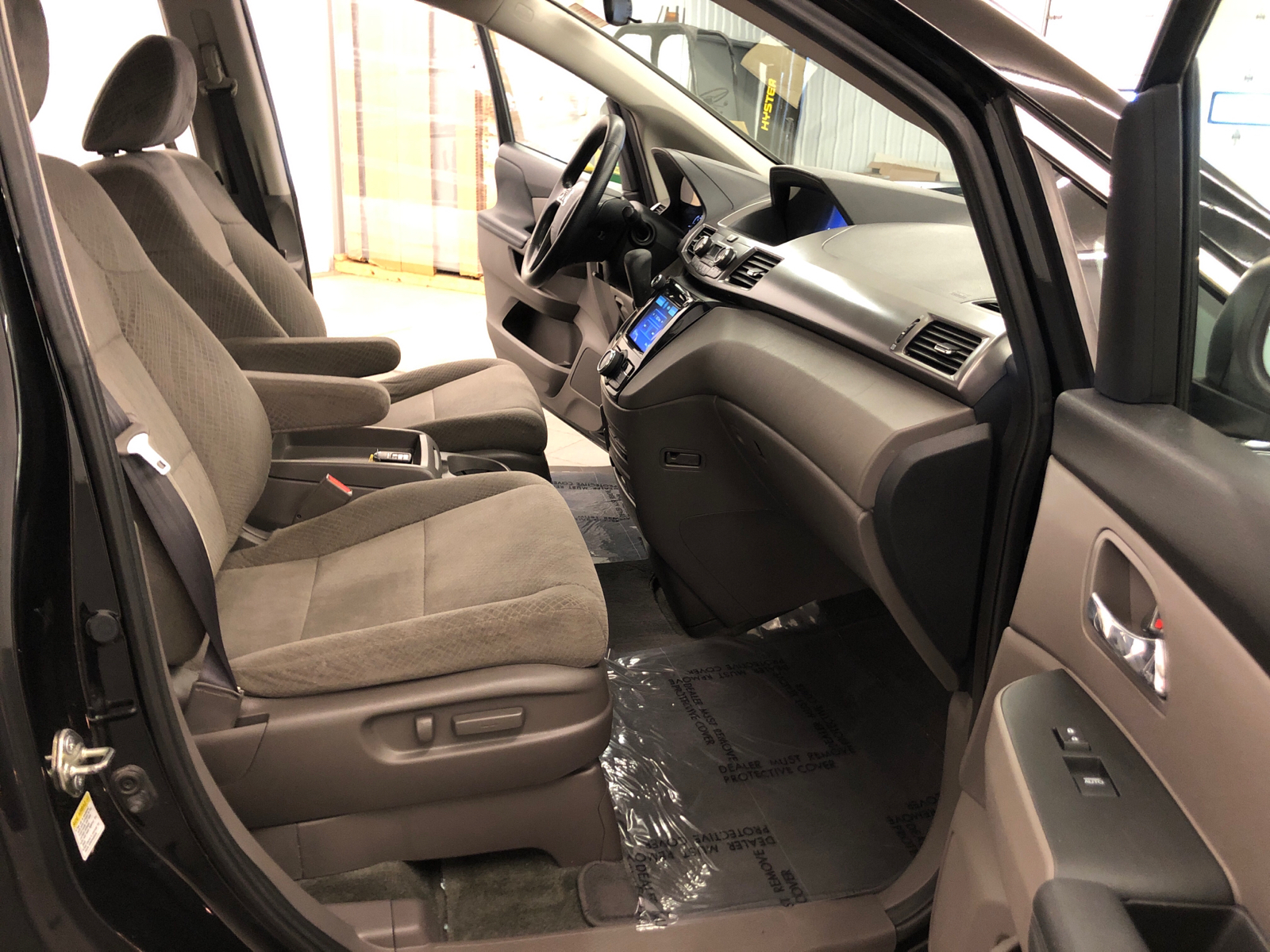 2016 Honda Odyssey SE 32