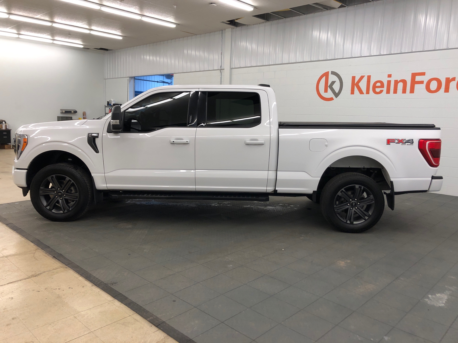 2023 Ford F-150 XLT 4