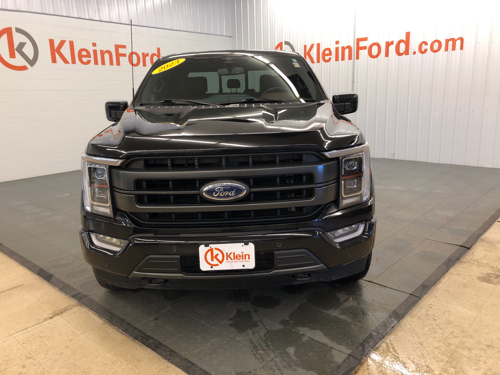 2023 Ford F-150 Lariat 2