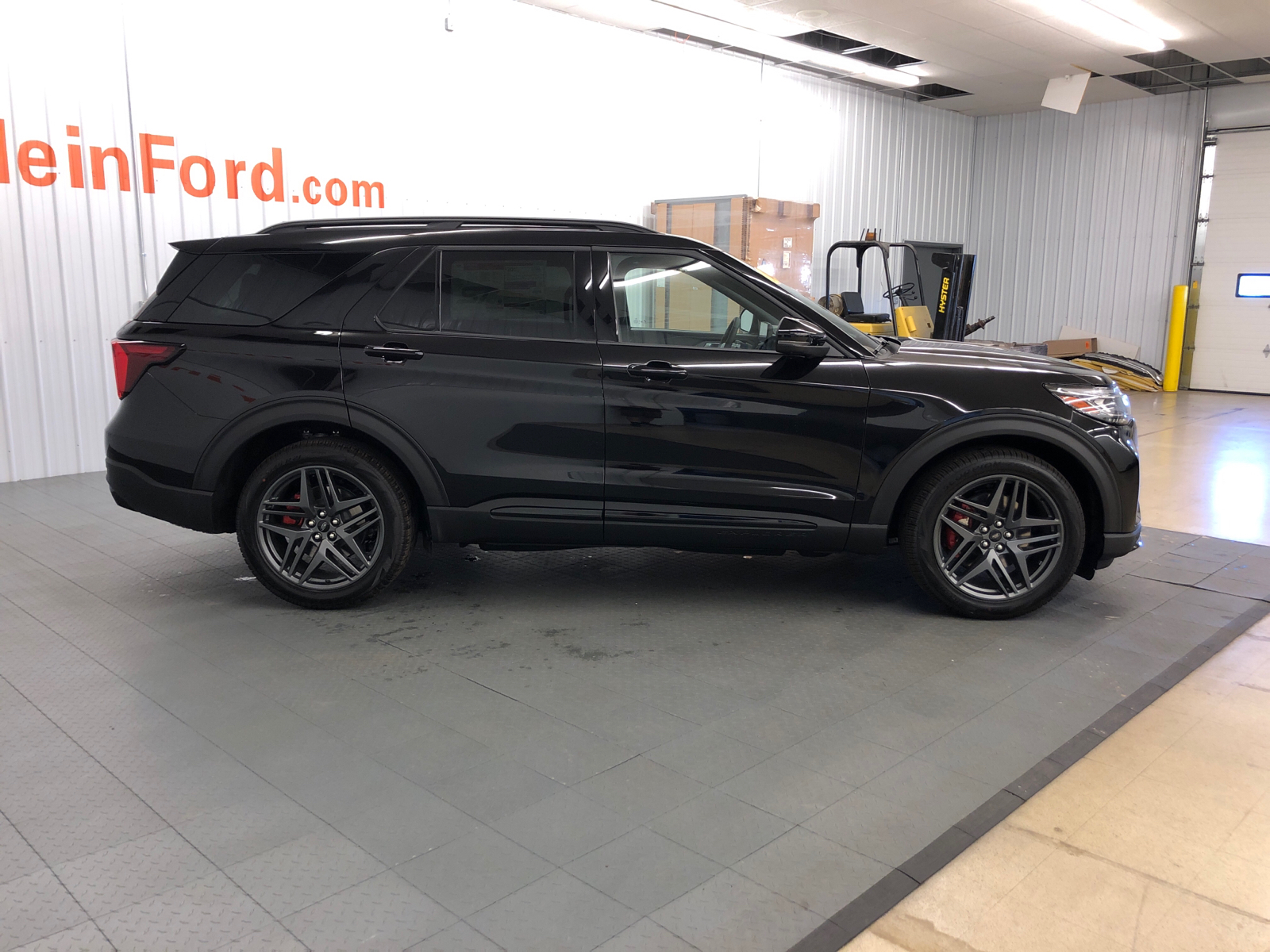 2025 Ford Explorer ST 13