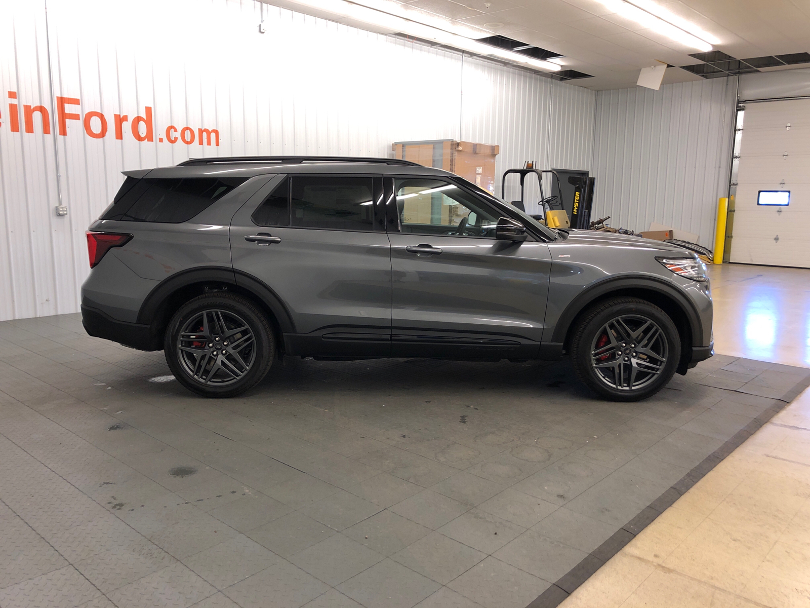 2025 Ford Explorer ST-Line 13