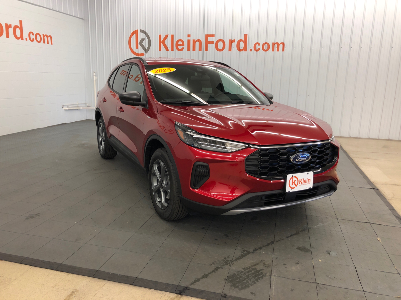 2025 Ford Escape ST-Line 1