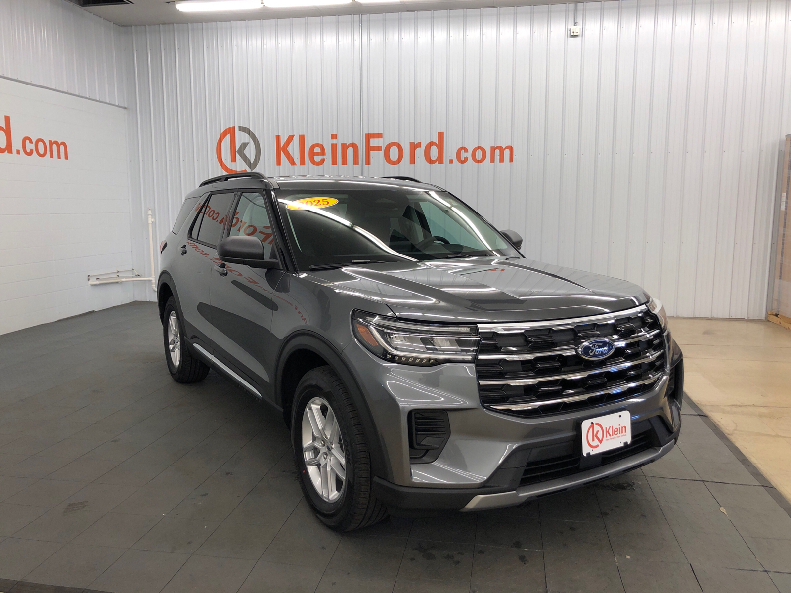 2025 Ford Explorer Active 1