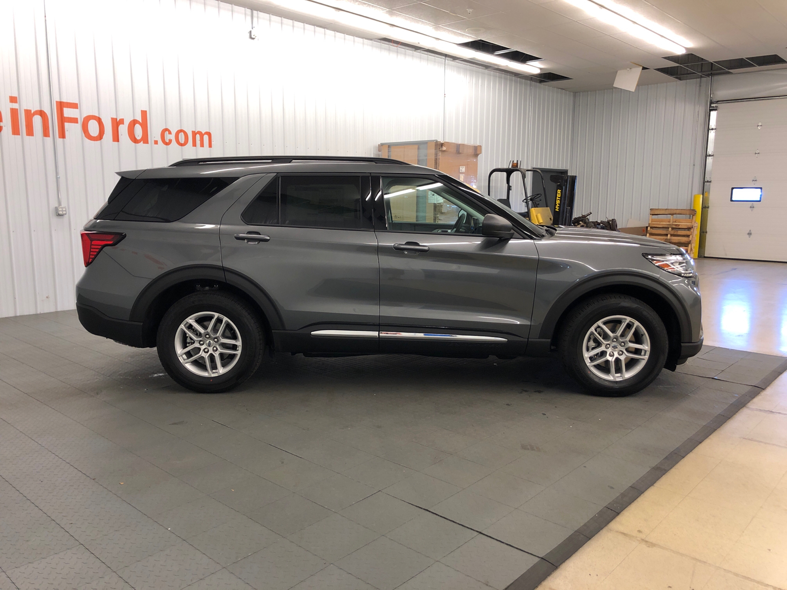 2025 Ford Explorer Active 12