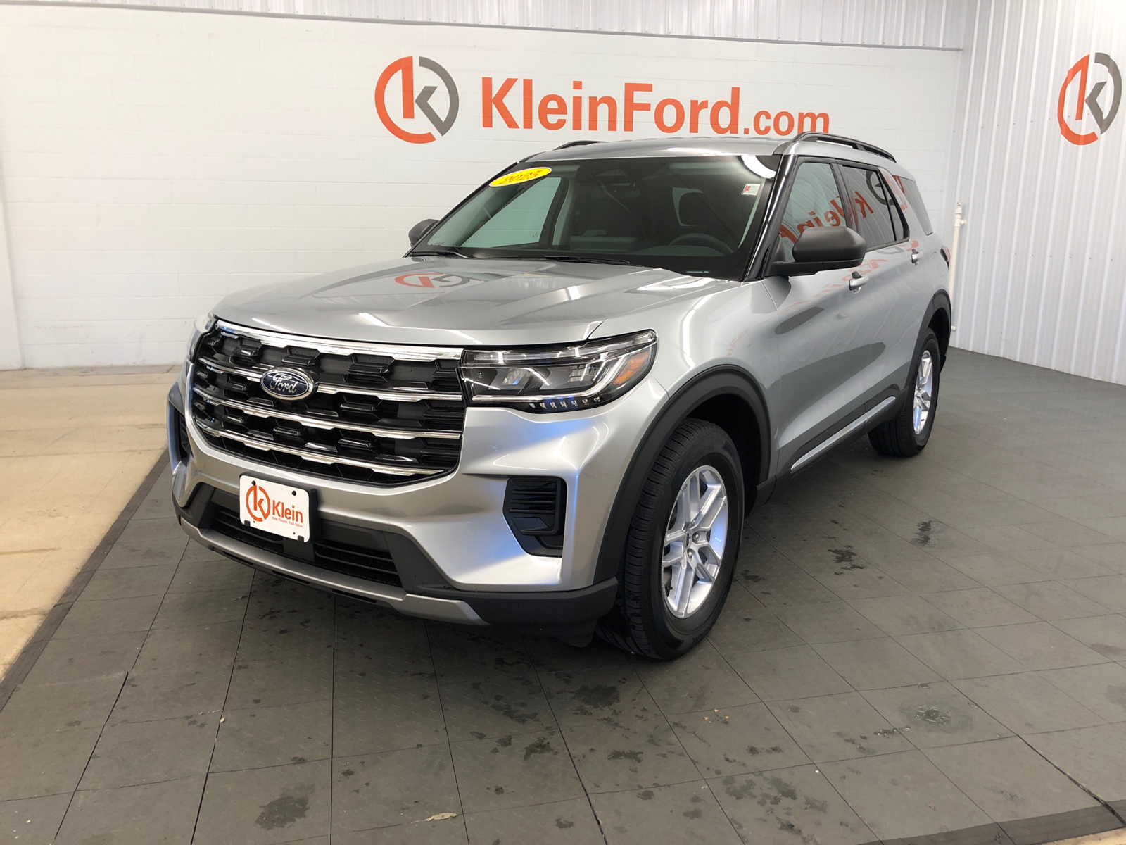 2025 Ford Explorer Active 3