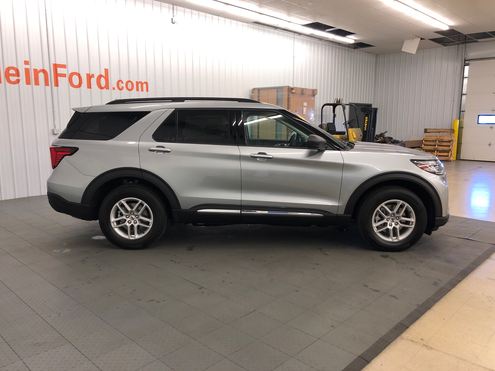 2025 Ford Explorer Active 13