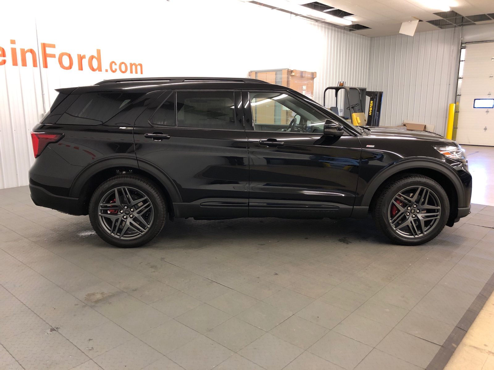 2025 Ford Explorer ST-Line 13