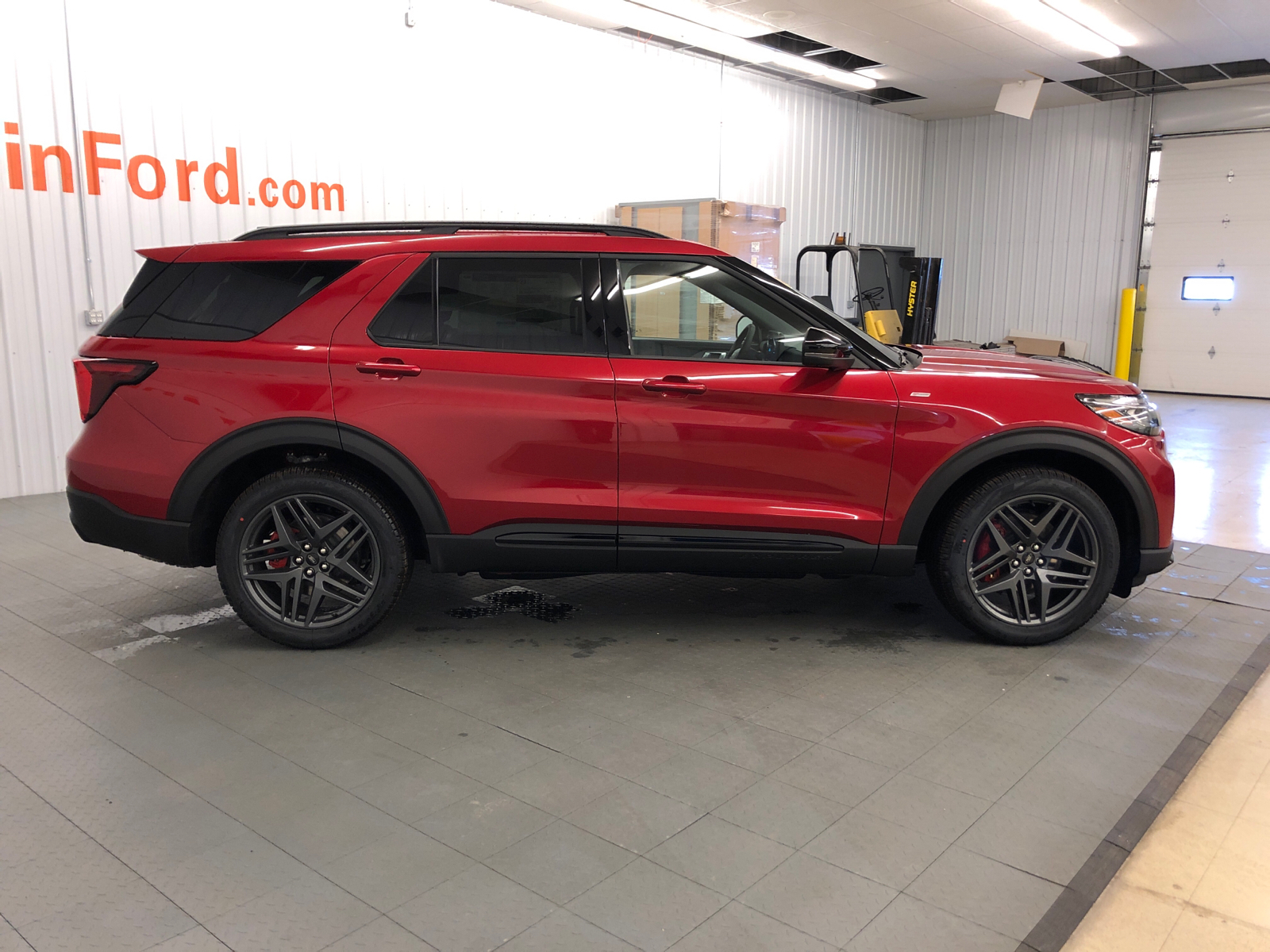 2025 Ford Explorer ST-Line 12