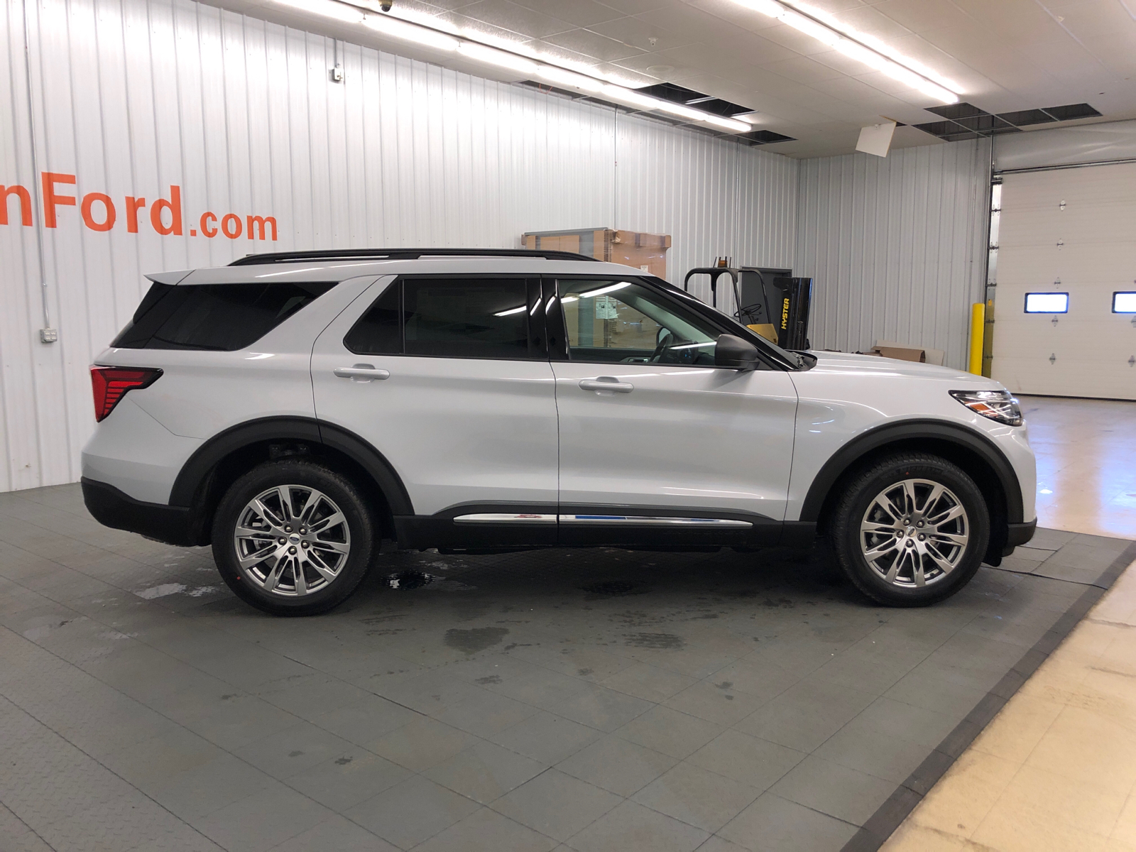 2025 Ford Explorer Active 12