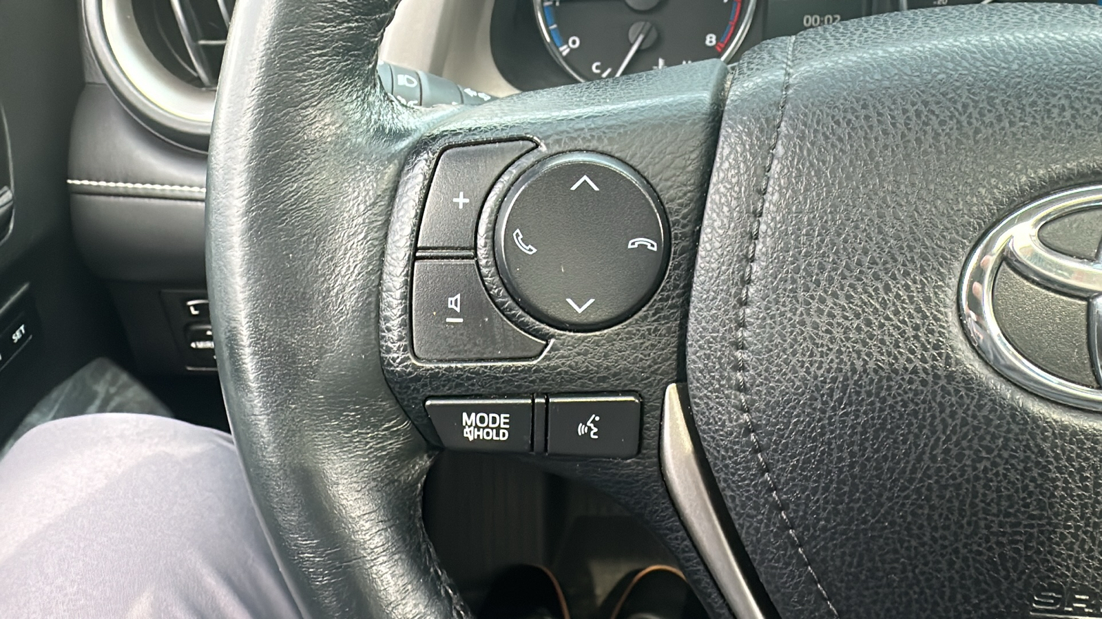 2017 Toyota RAV4 Platinum 16