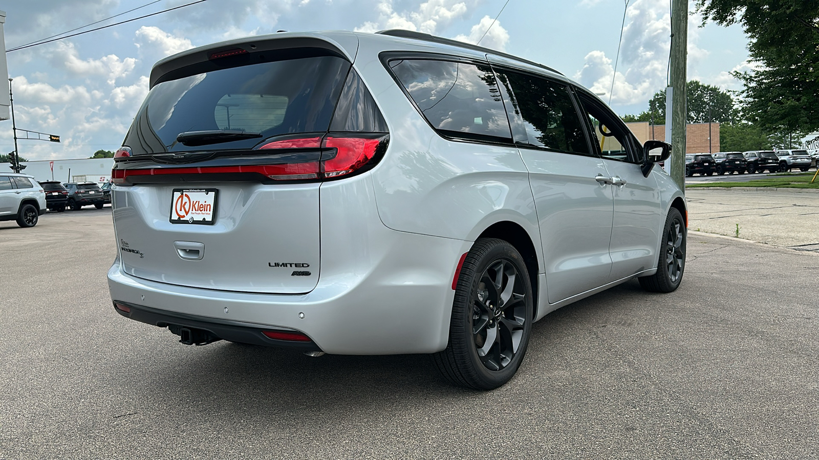 2024 Chrysler Pacifica Limited 8