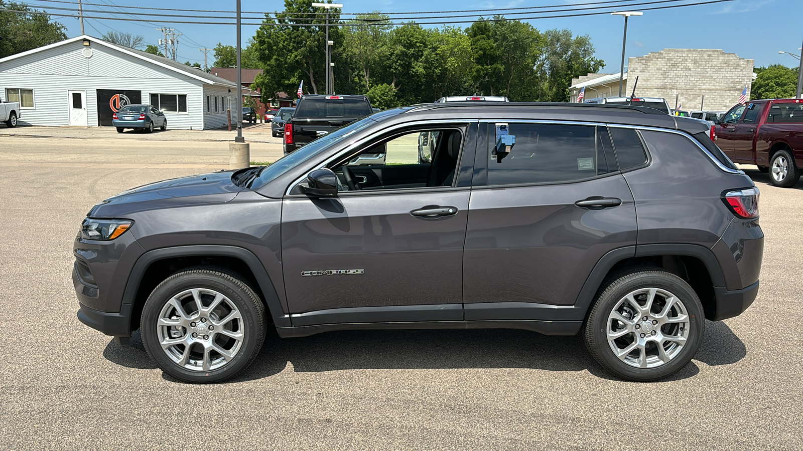 2024 Jeep Compass Latitude Lux 3