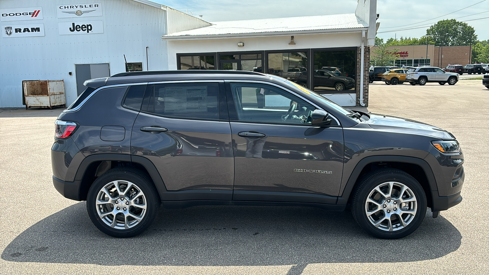 2024 Jeep Compass Latitude Lux 8