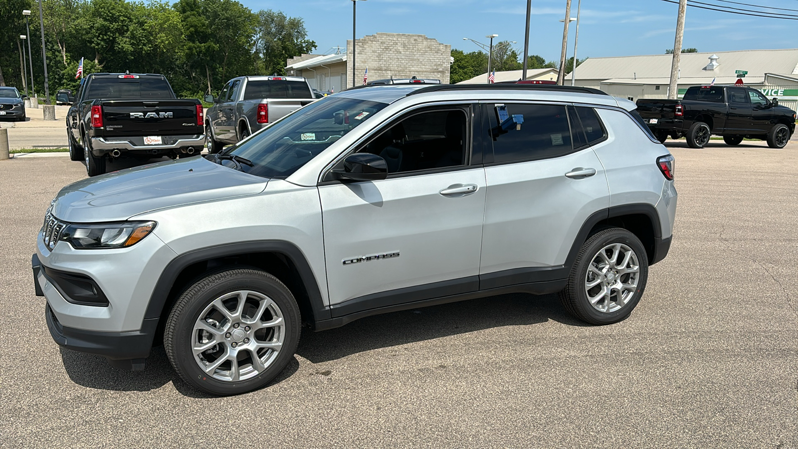 2024 Jeep Compass Latitude Lux 2