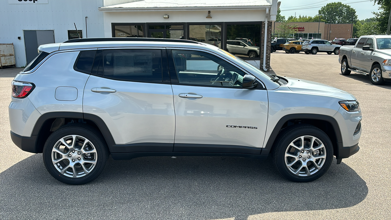 2024 Jeep Compass Latitude Lux 7