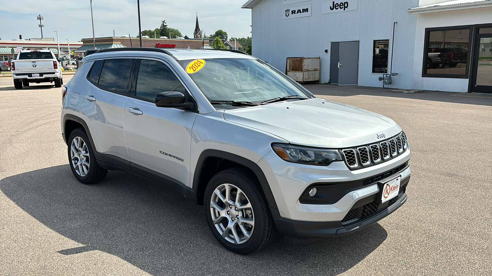 2024 Jeep Compass Latitude Lux 8