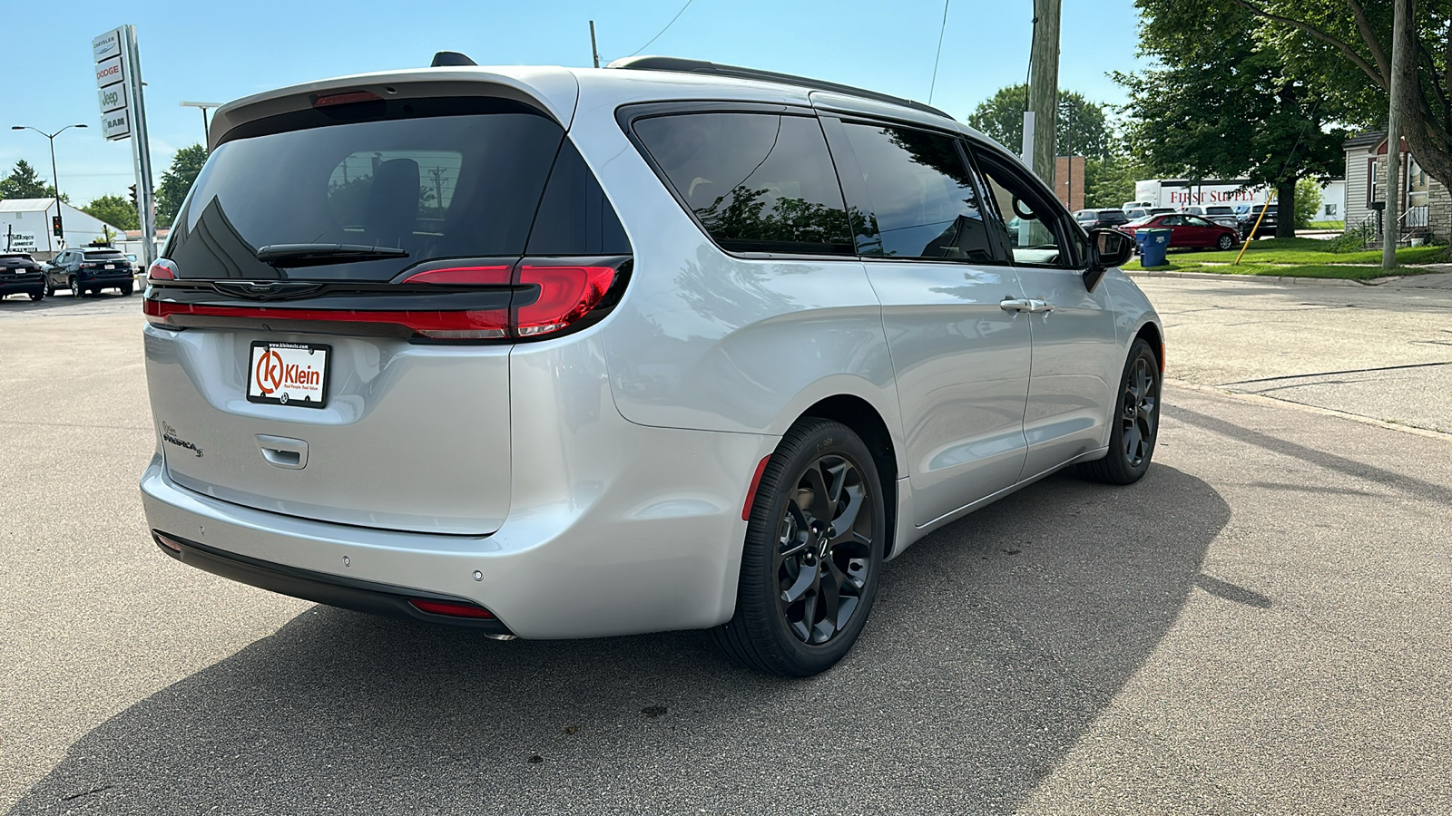 2024 Chrysler Pacifica Touring L 8