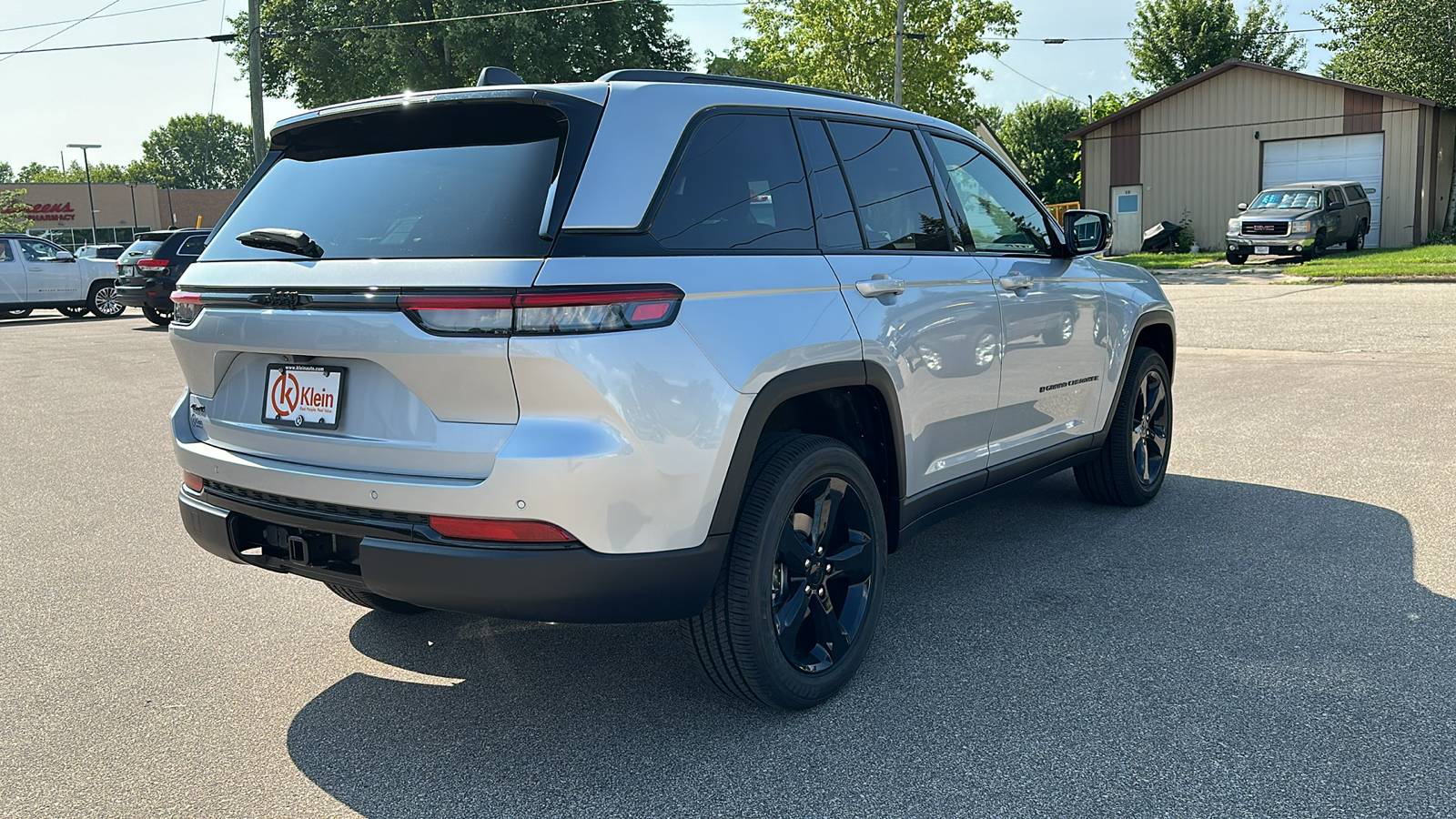 2024 Jeep Grand Cherokee Altitude X 8