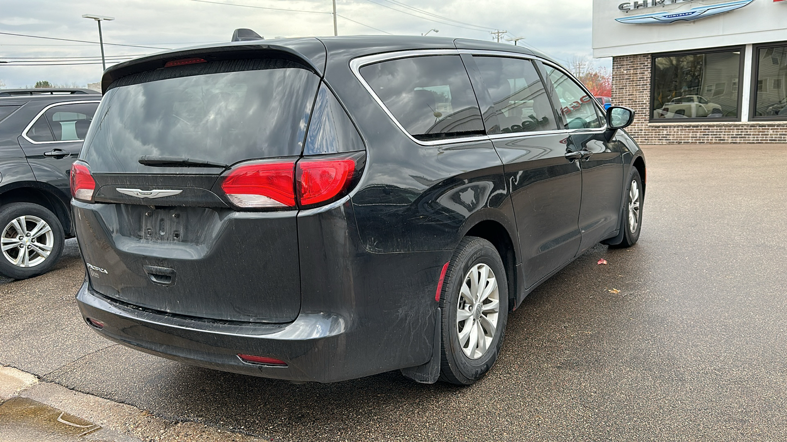 2017 Chrysler Pacifica Touring 3