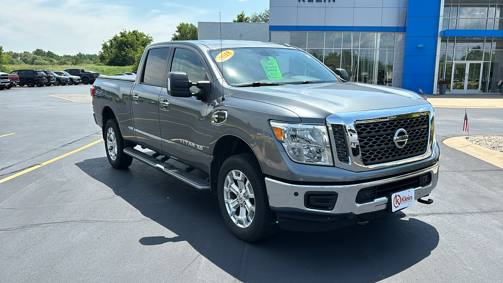 2018 Nissan Titan XD SV 4x4 Diesel Crew Cab 2