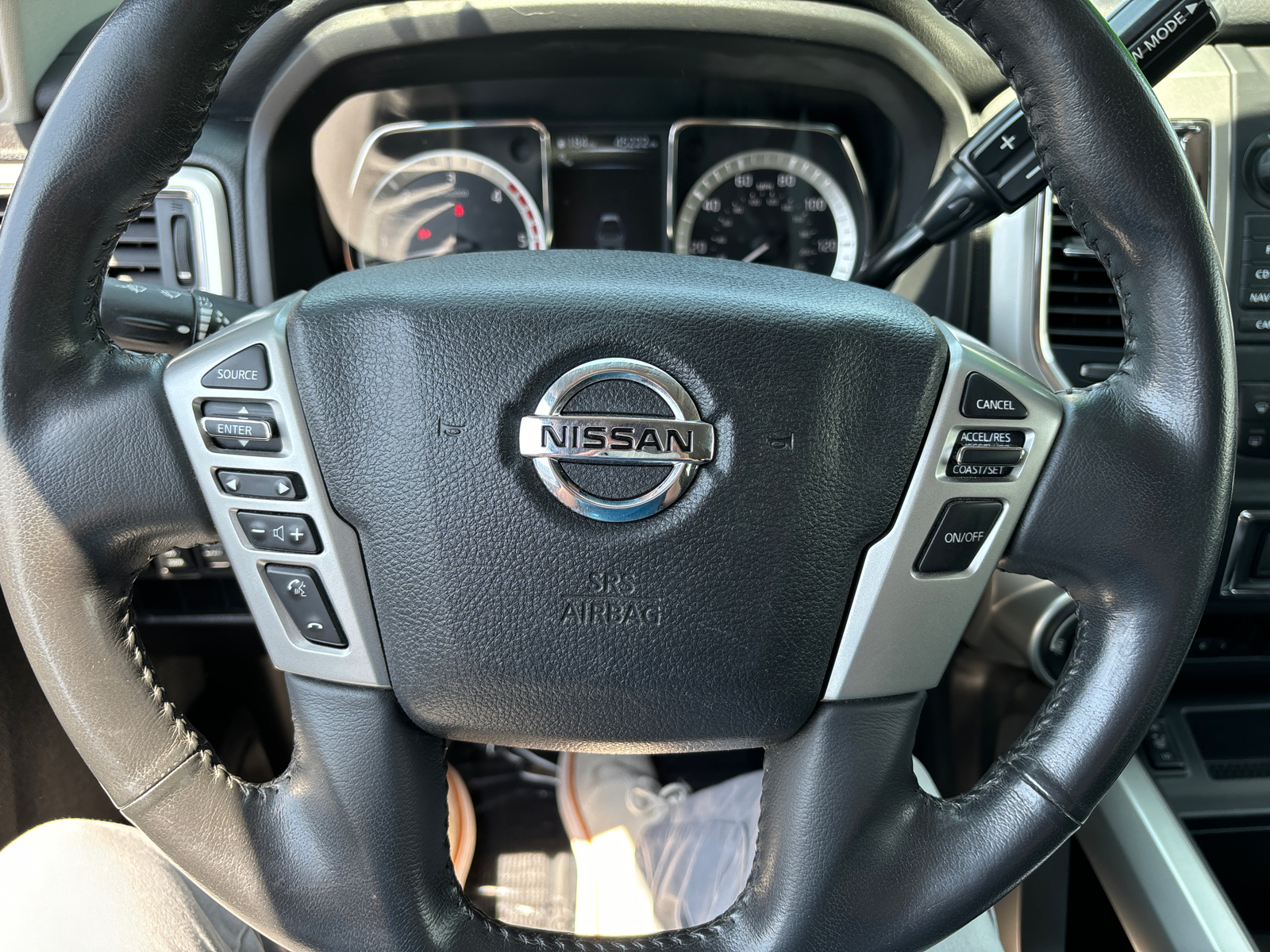 2018 Nissan Titan XD SV 4x4 Diesel Crew Cab 17