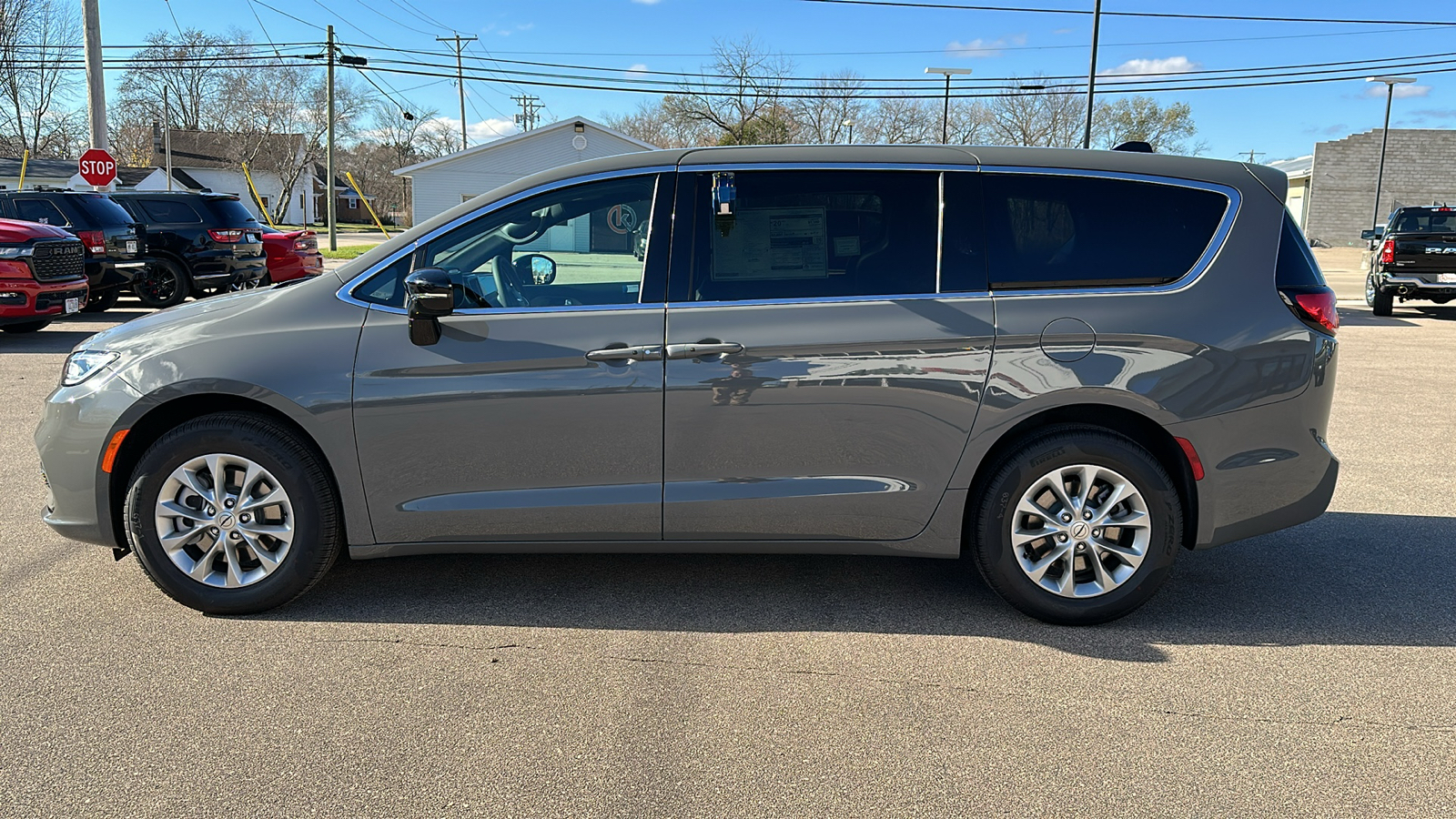 2025 Chrysler Pacifica Select 4