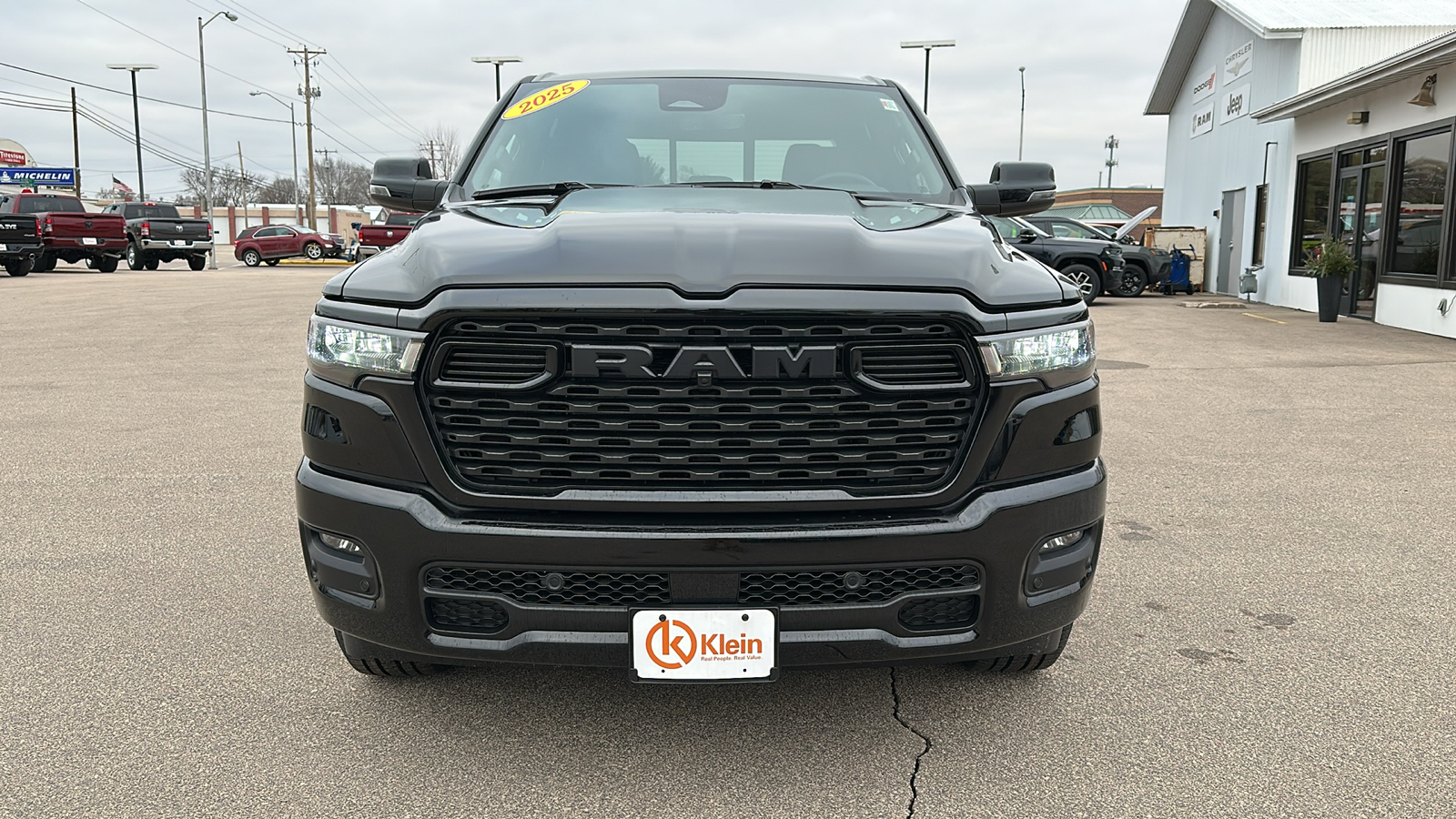 2025 Ram 1500 Big Horn 4x4 Crew Cab 64 Box 2