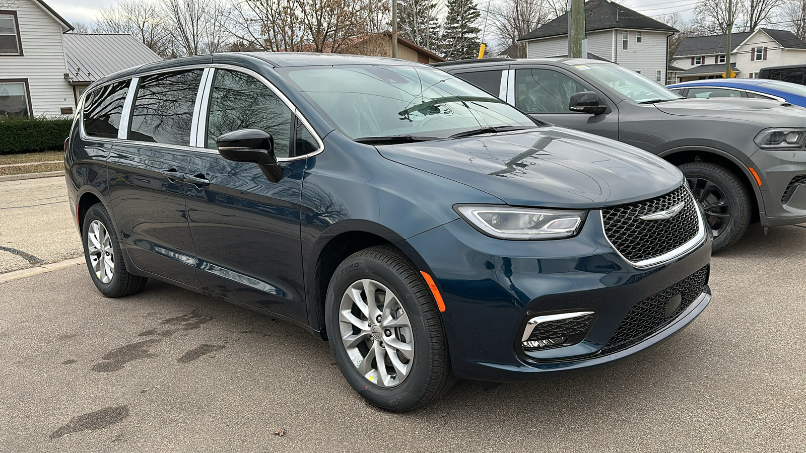 2025 Chrysler Pacifica Select 2