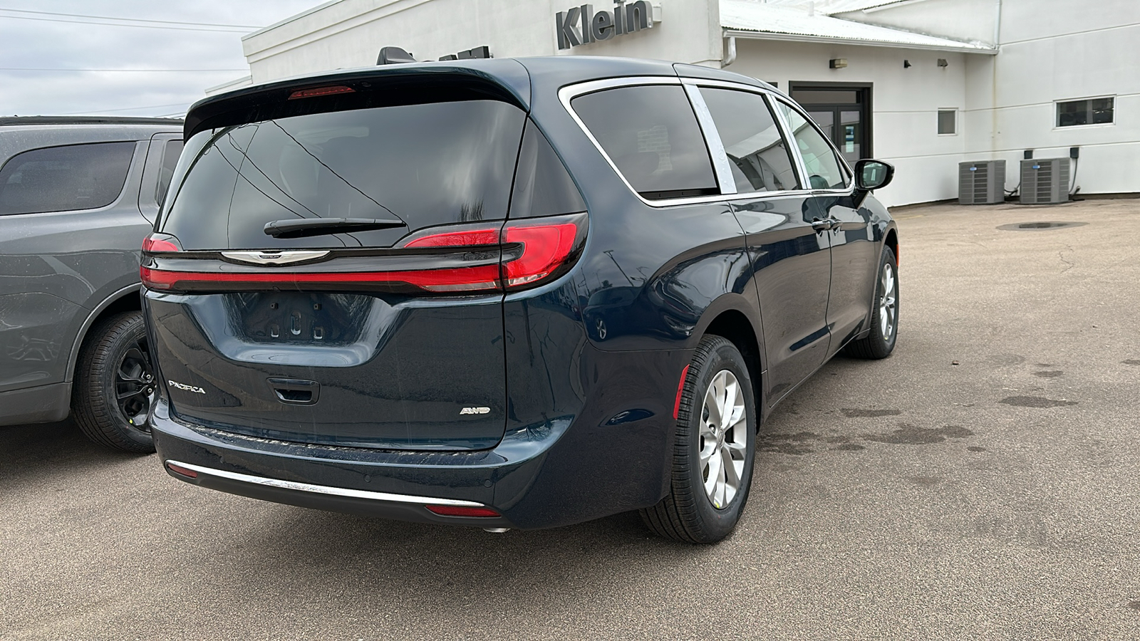 2025 Chrysler Pacifica Select 3