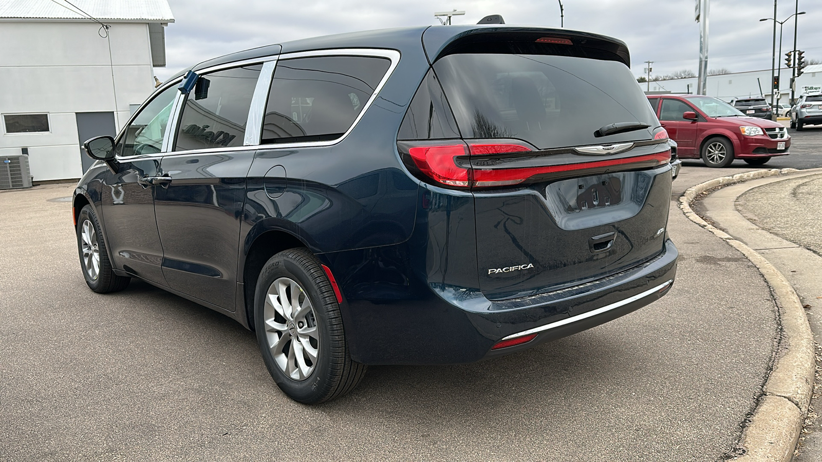 2025 Chrysler Pacifica Select 4