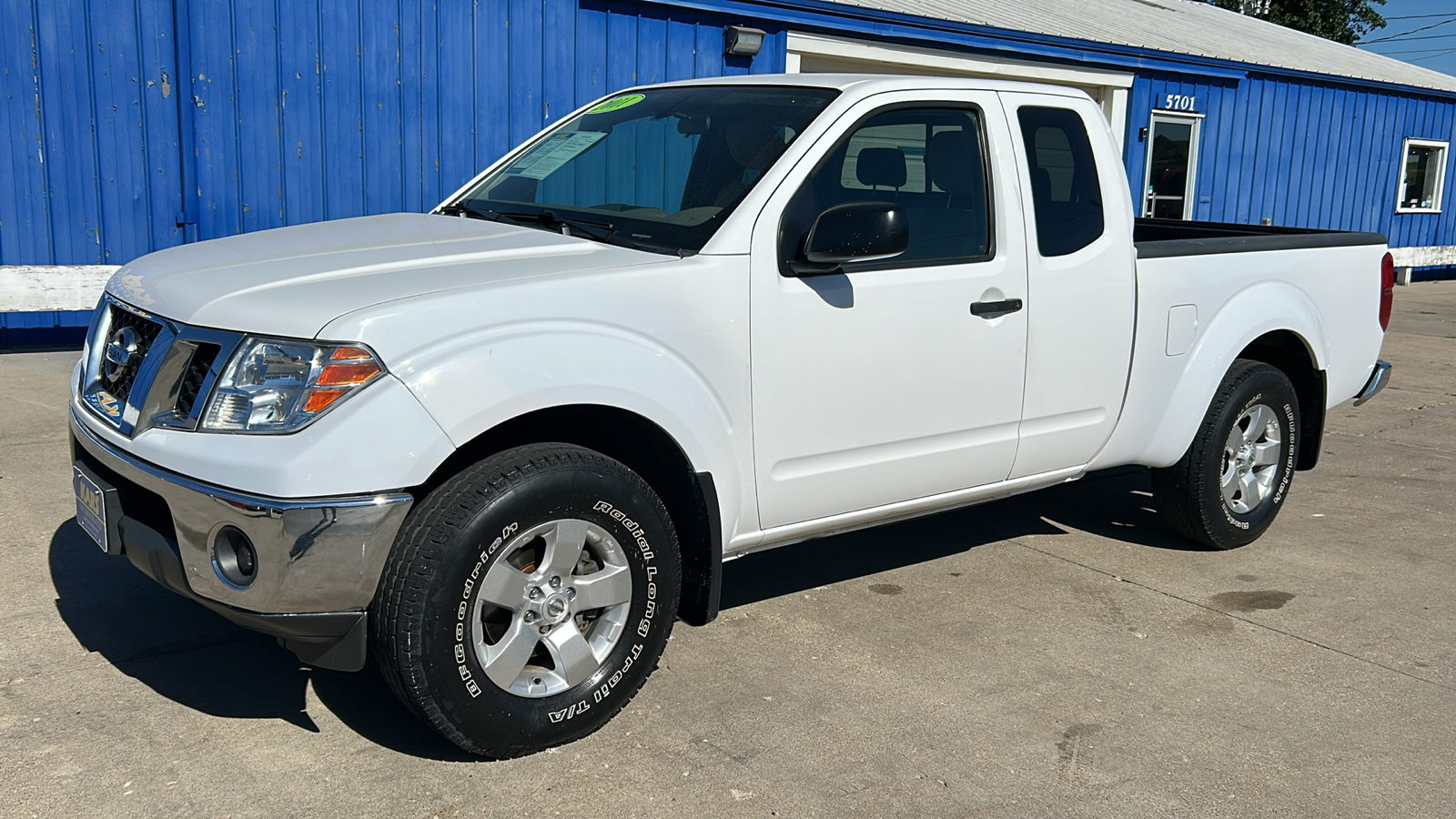 2011 Nissan Frontier SV 4WD 2