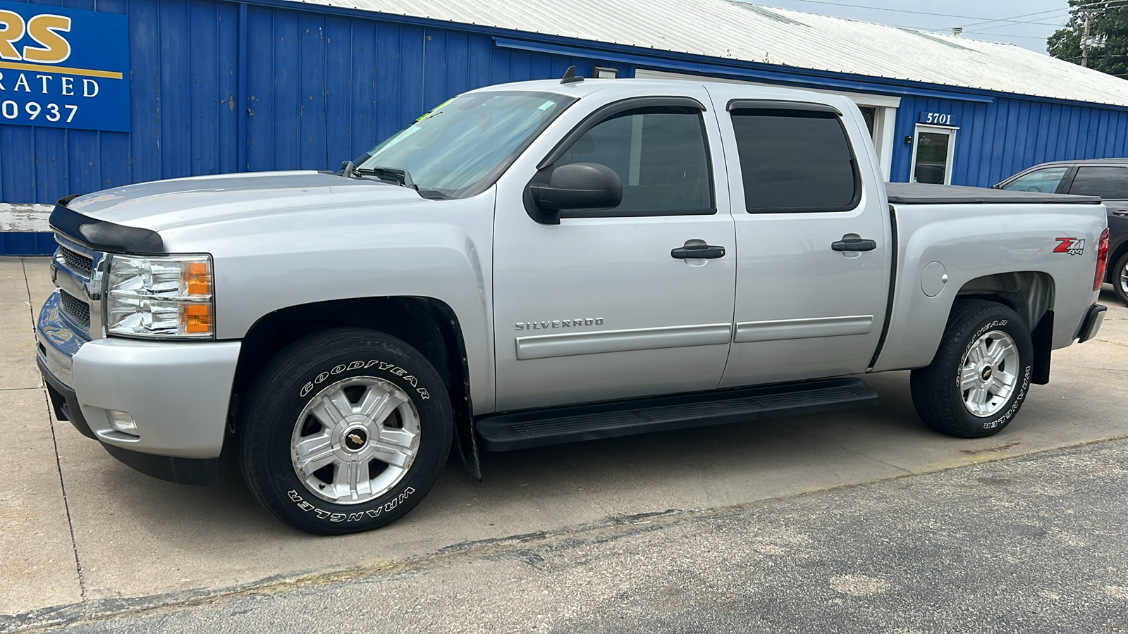 2011 Chevrolet Silverado 1500 LT 4WD Crew Cab 2