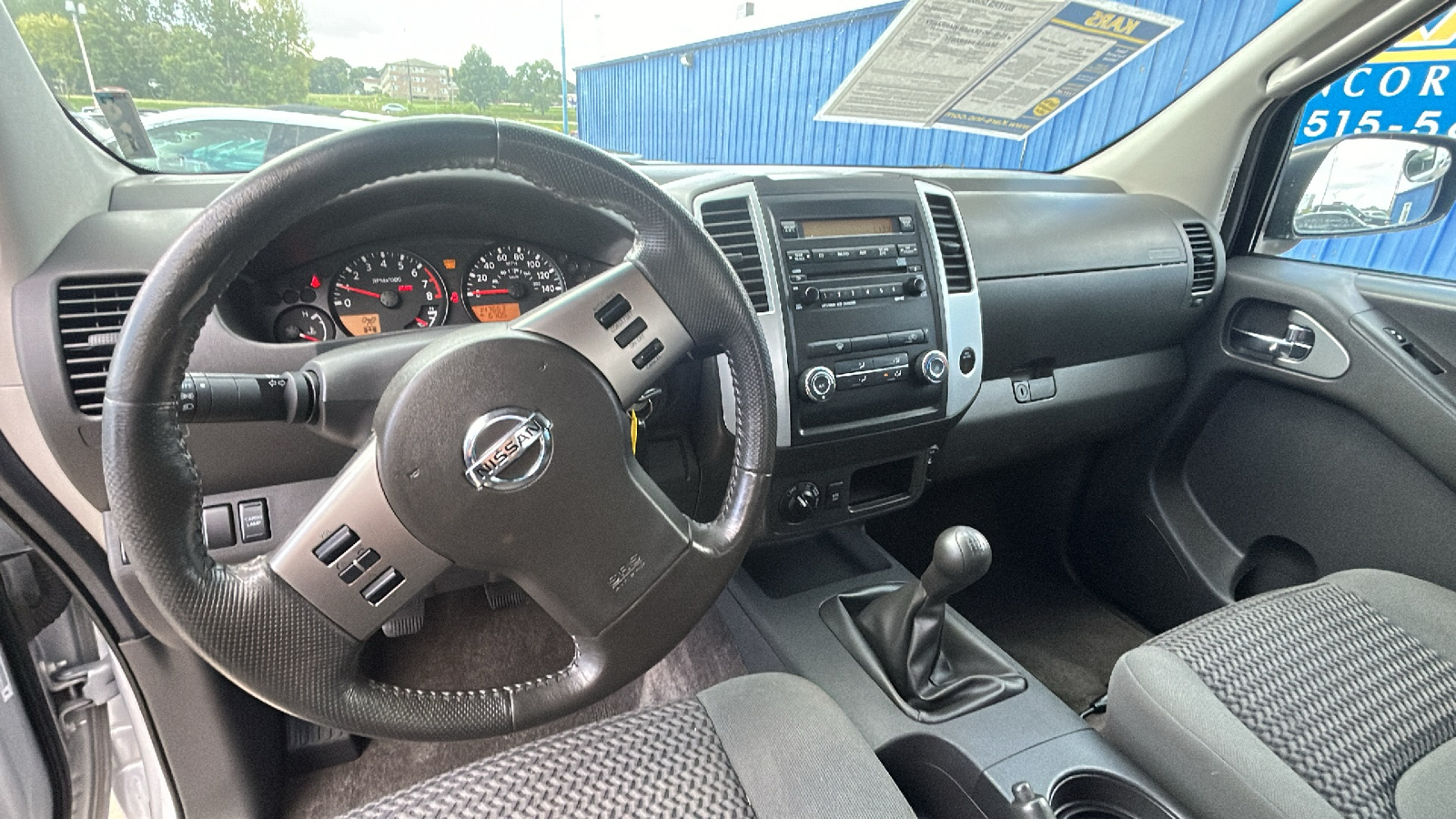 2011 Nissan Frontier SV 4WD 15