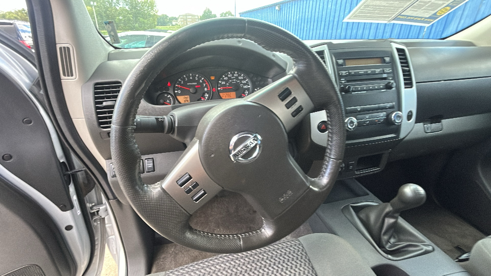 2011 Nissan Frontier SV 4WD 16