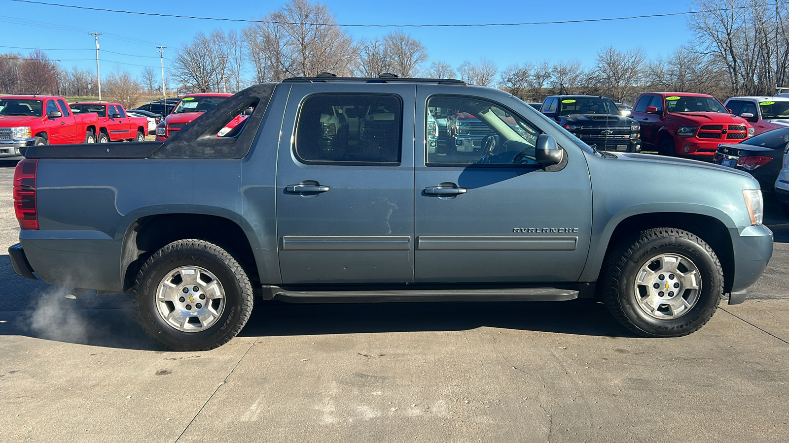 2011 Chevrolet Avalanche LS 4WD Crew Cab 5