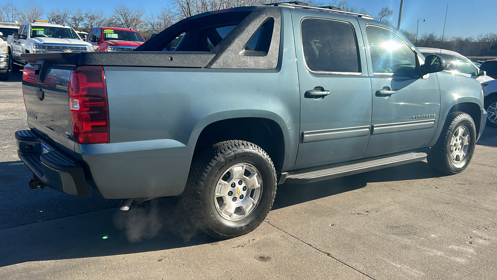 2011 Chevrolet Avalanche LS 4WD Crew Cab 6