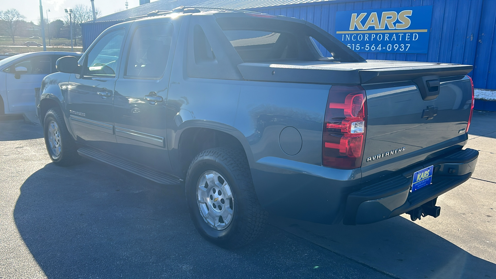 2011 Chevrolet Avalanche LS 4WD Crew Cab 8