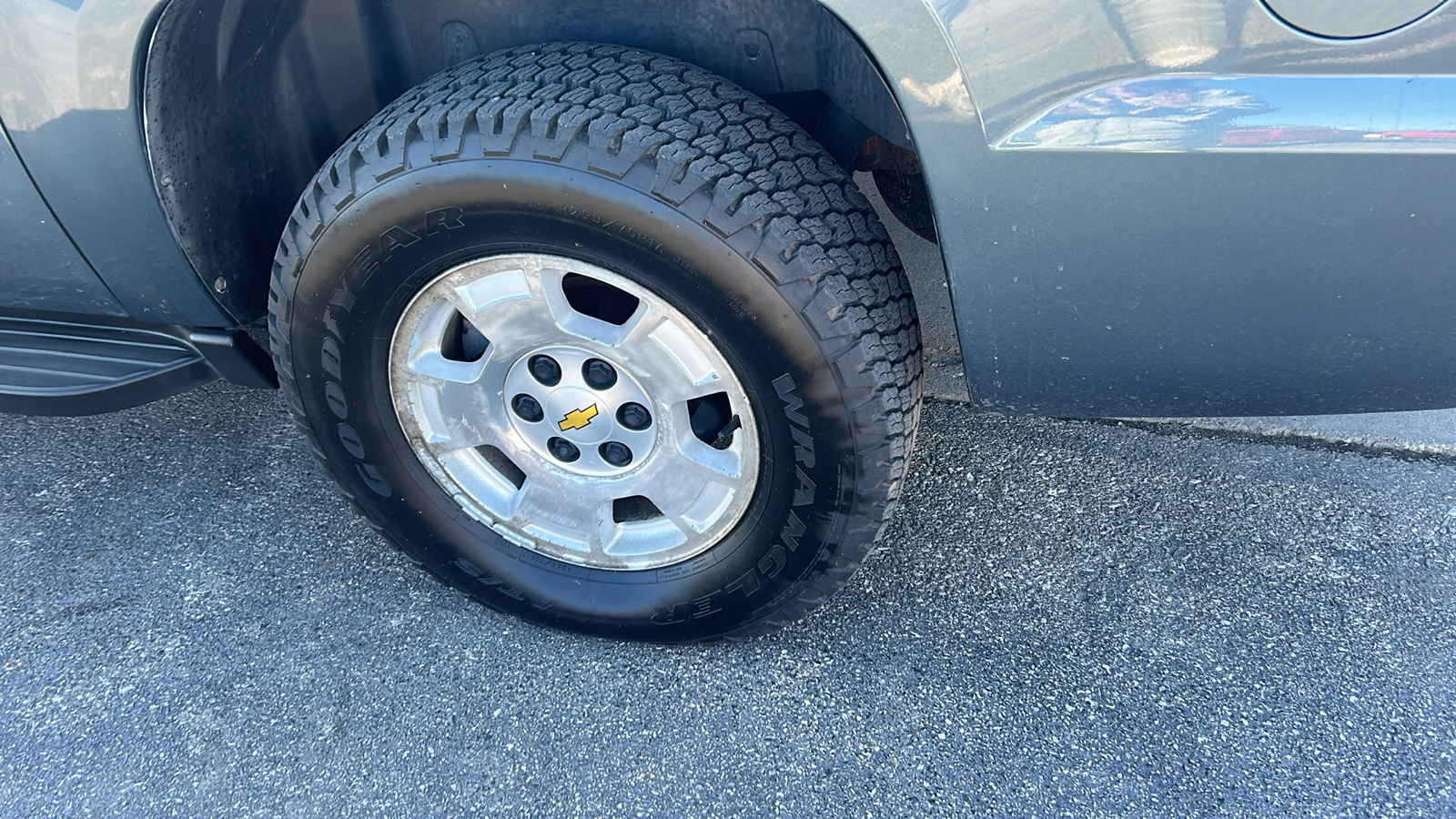 2011 Chevrolet Avalanche LS 4WD Crew Cab 9