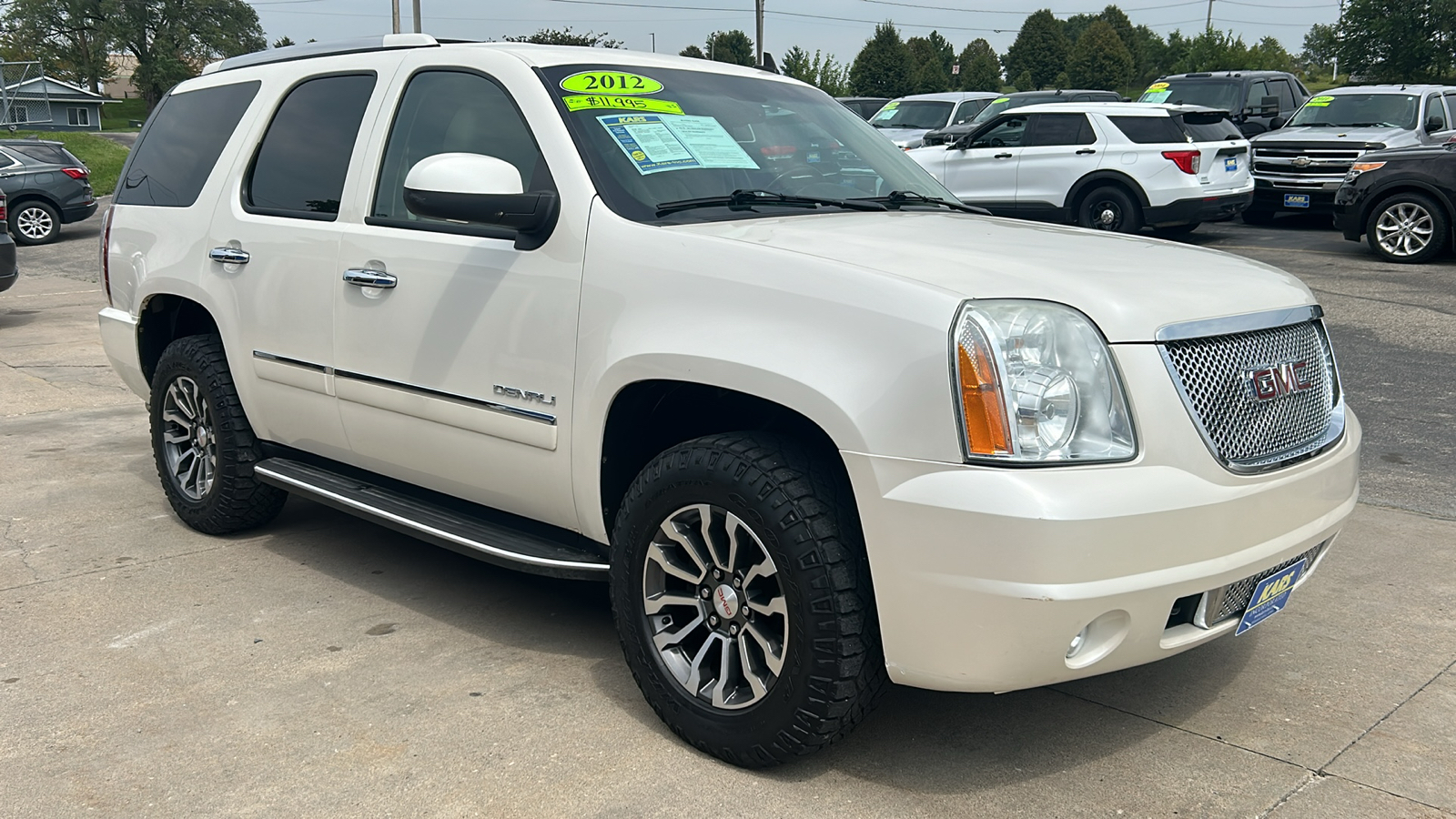 2012 GMC Yukon DENALI AWD 4