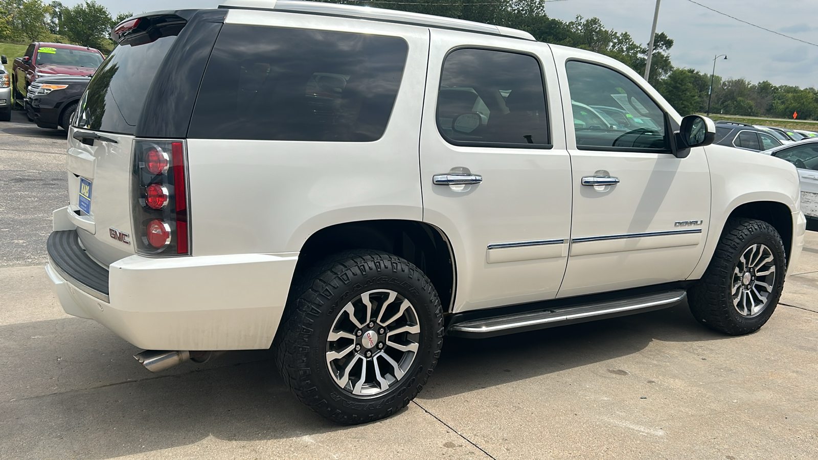 2012 GMC Yukon DENALI AWD 6