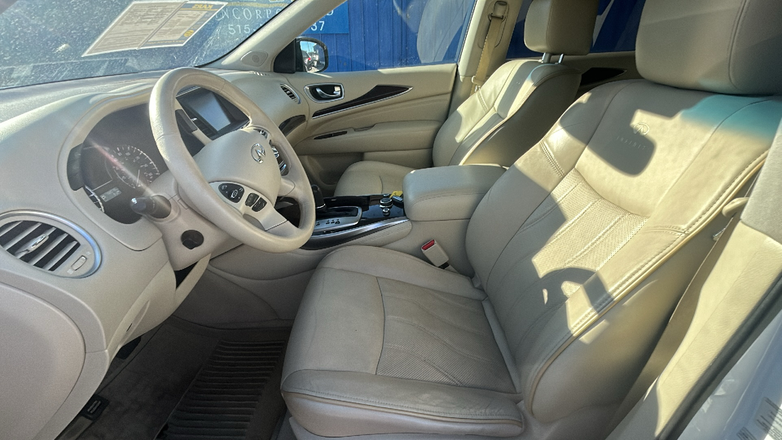 2013 Infiniti JX35  16